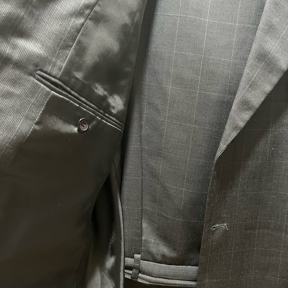 Men’s Suit - Picture 4 of 9